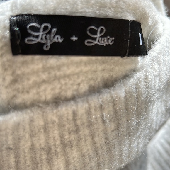 Lyla + Luxe
Cosmo Mock Neck Ribbed Sweater - Picture 5 of 5